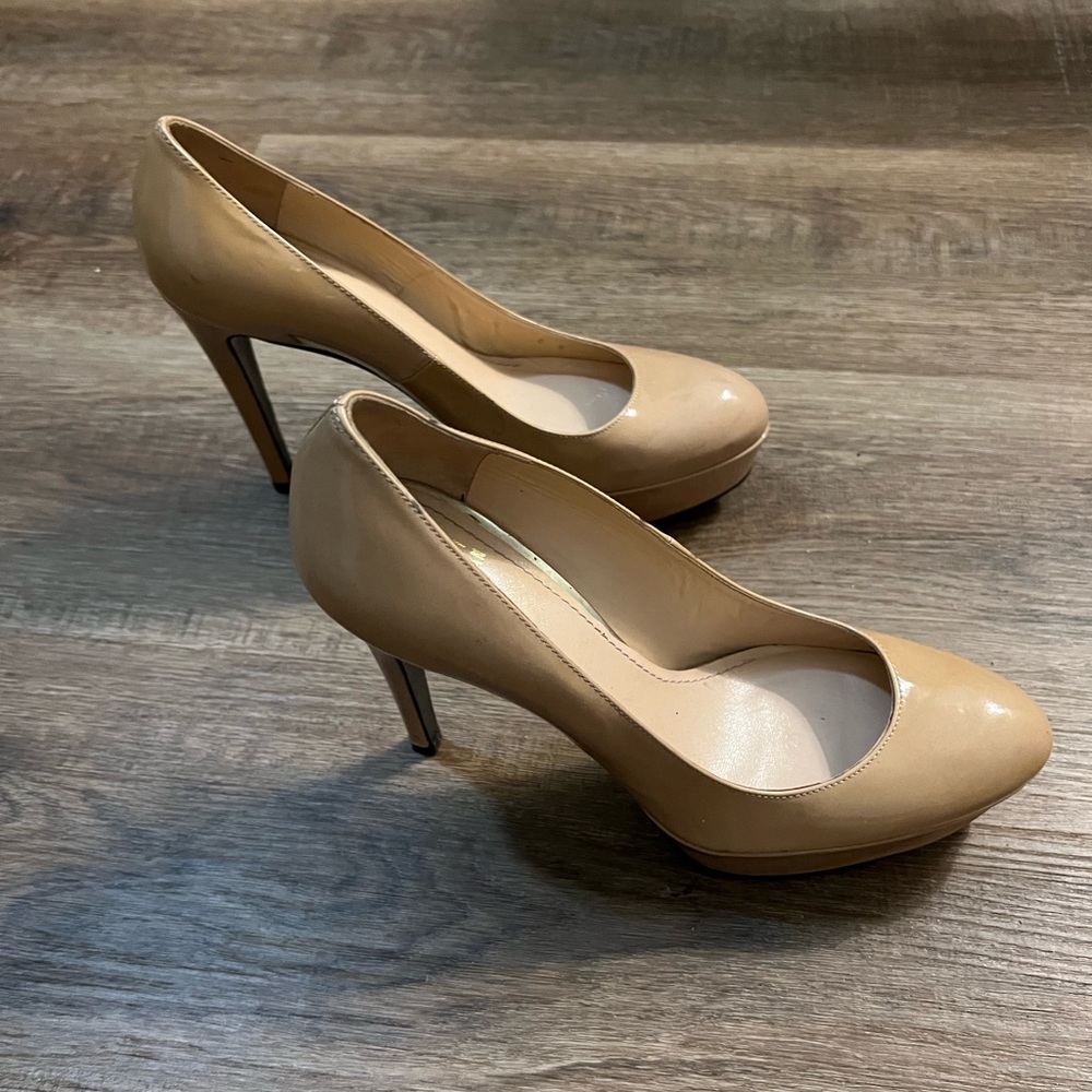 Stuart Weitzman nude stacked pumps size 8